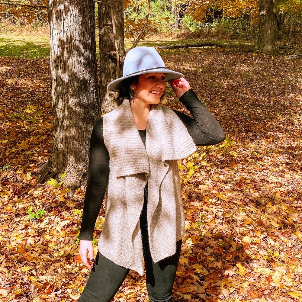 wide brim rancher hat